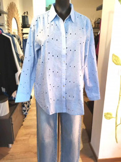 Chemise brodée bleu ciel