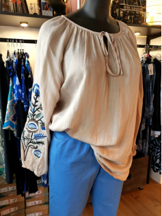 Tunique beige brodée