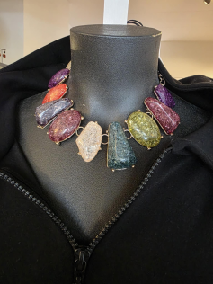 Collier grosses pierres