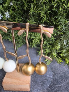 Boucles grosse perle dorée