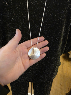 Sautoir argenté épuré