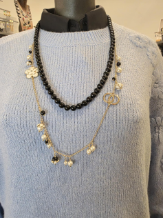 Collier en perles noires