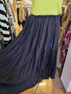 Longue jupe marine soyeuse
