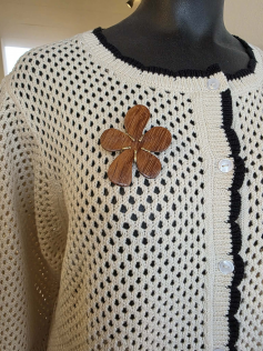 Broche en bois de bayong