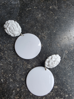 Boucles fleur blanche