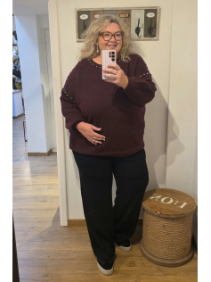 Pull bordeaux à clous